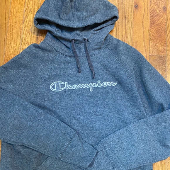 SOLD!!!!!! SIX Women’s Sweatshirts Bundle - Picture 2 of 13